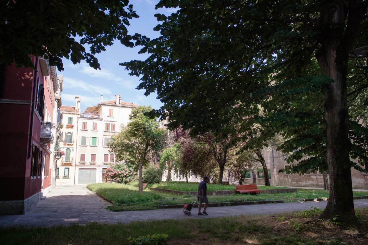 Biennale Bianco & Rosso Apartment