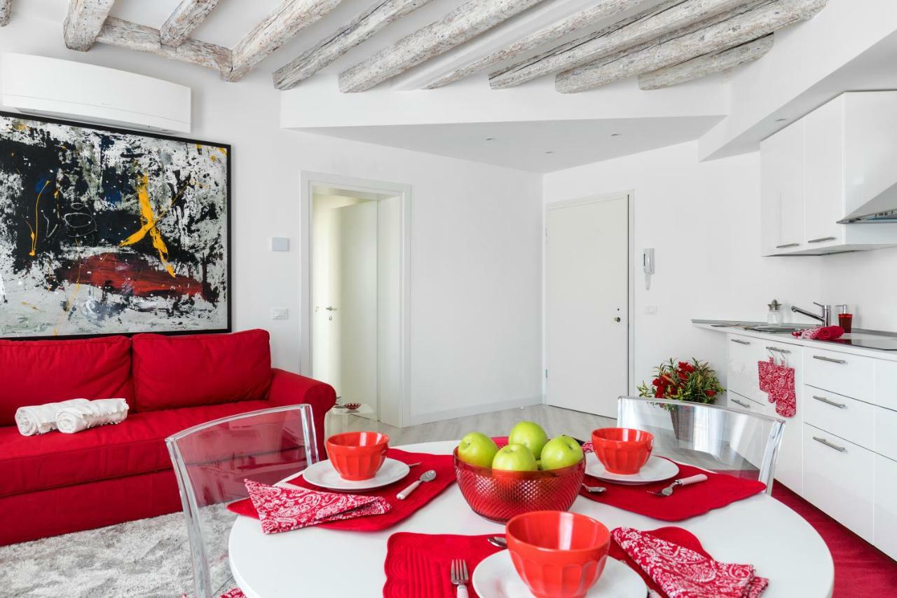 Heaven Biennale, The Elegant * Veneza