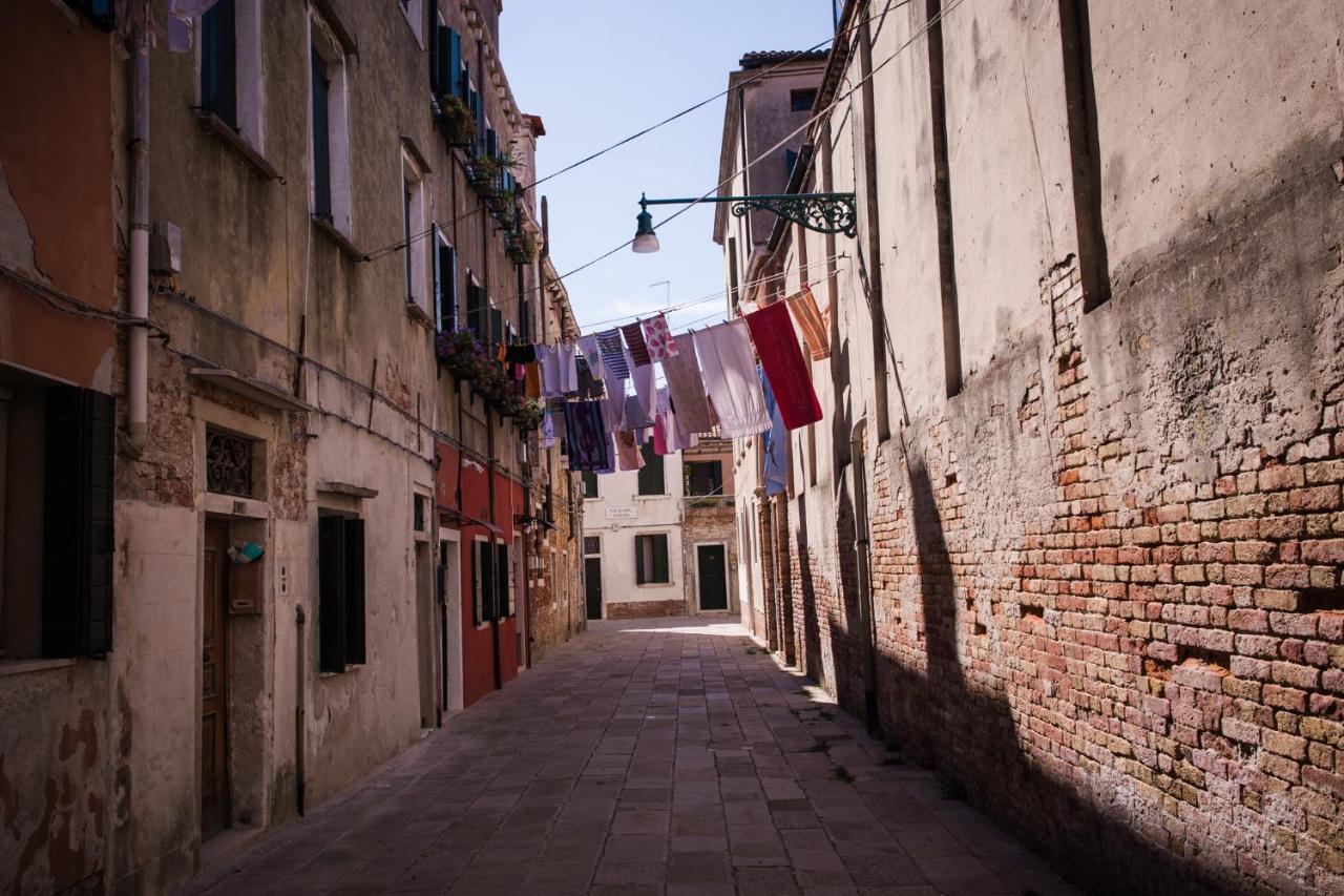 Biennale Bianco & Rosso Apartment