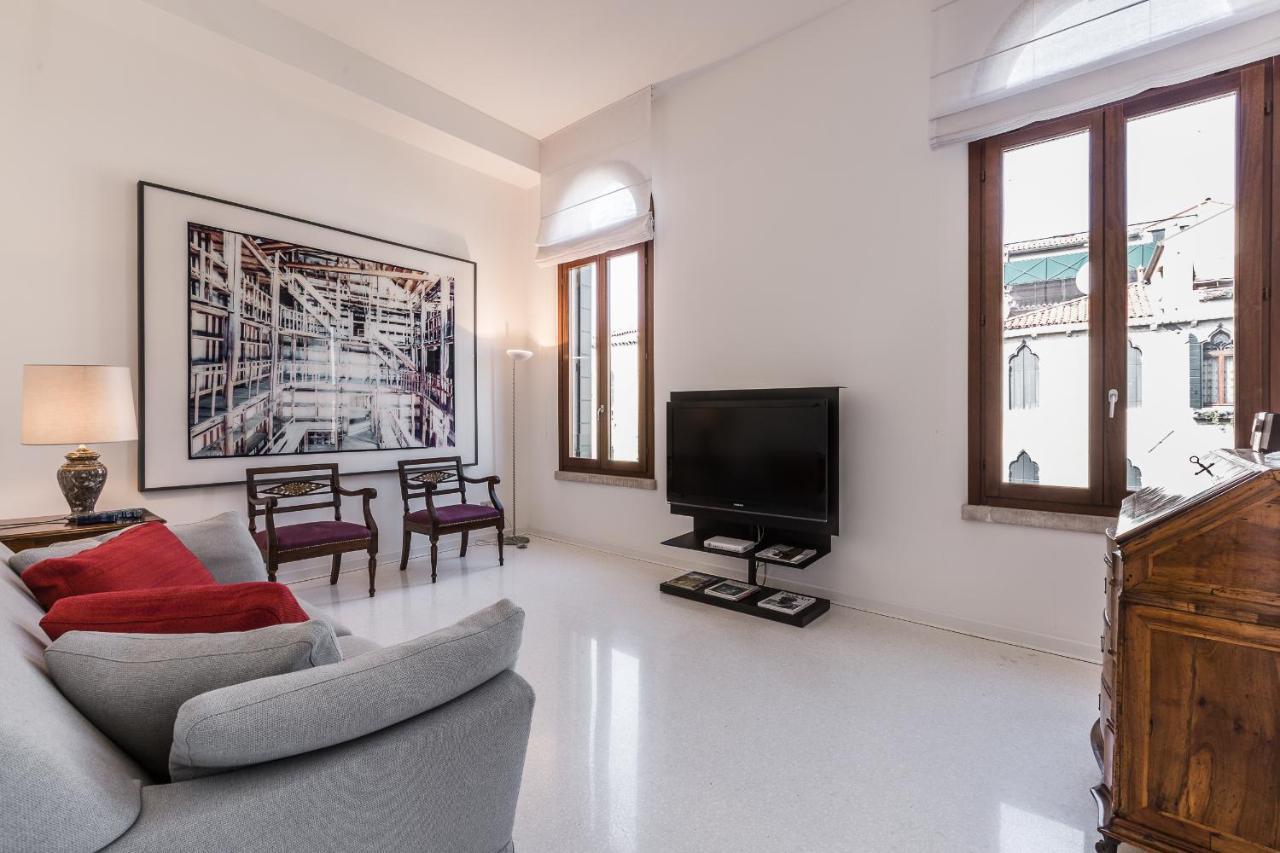 Ca' Degli Armeni Canal View Apartment Venice