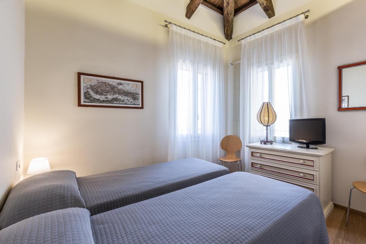 Ca' Meraviglia Canal View Apartment Venice