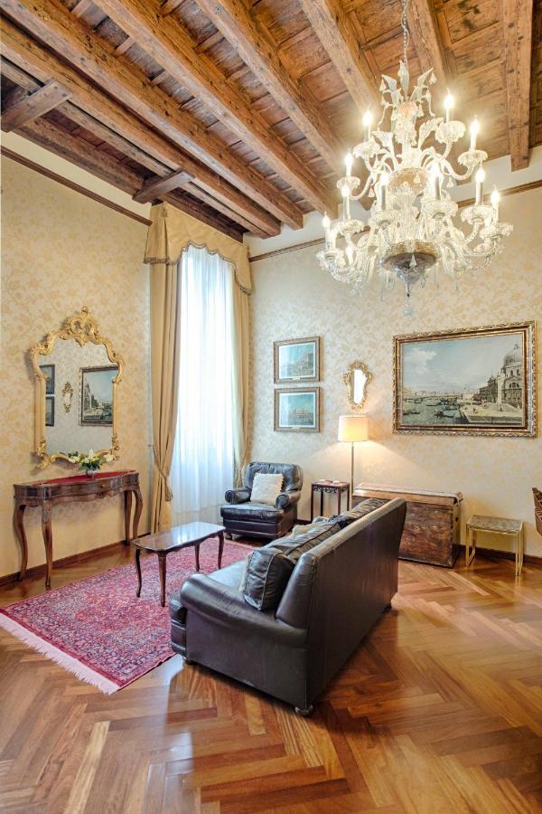 Ai Putti Venice