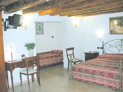 Ca' Dei Leoni Hotel 3*