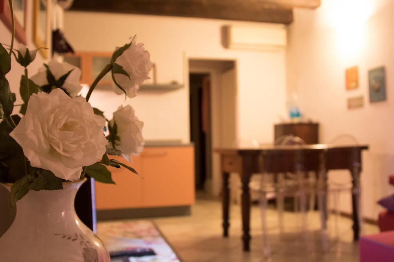Pink House In Center Apartment