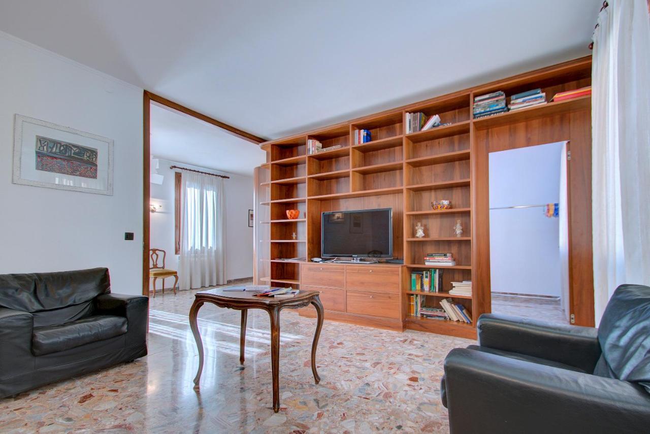 Sunny Ghetto Canalview Apartment