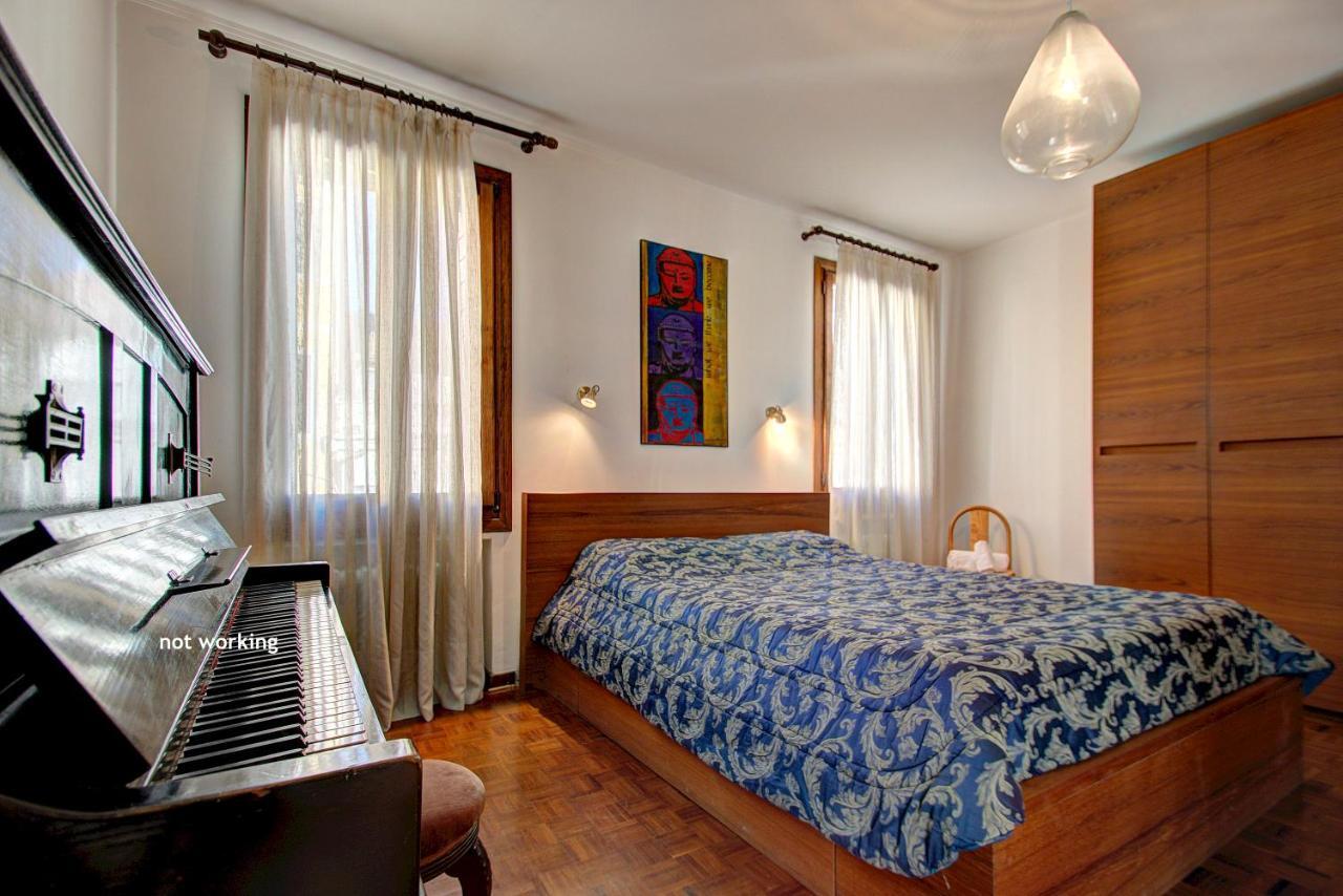 Sunny Ghetto Canalview Apartment Venice
