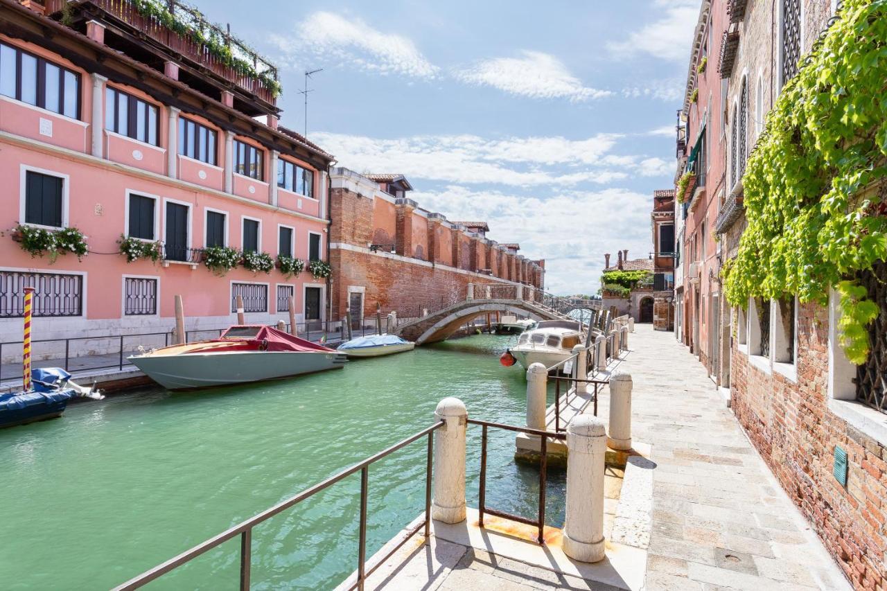 Apartment Elegant Two Bedroom In Venetian Style Venice