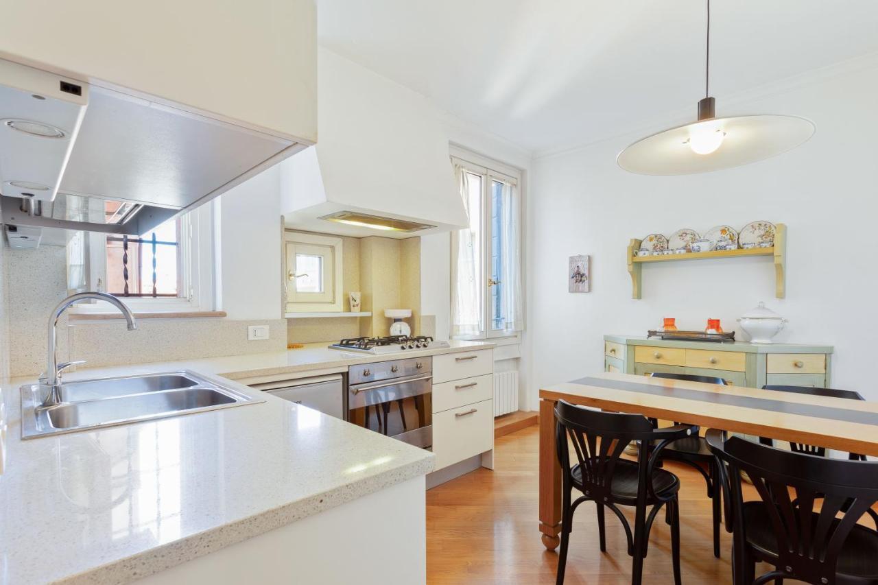 Elegant Two Bedroom In Venetian Style Venice