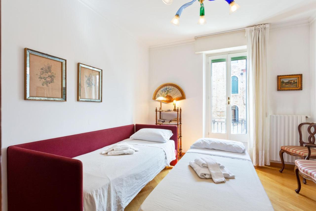 Elegant Two Bedroom In Venetian Style Apartment *