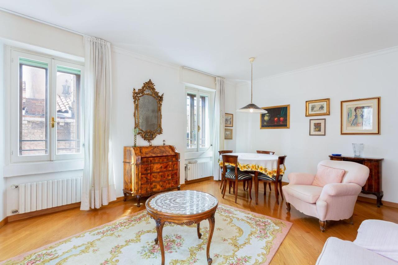 Elegant Two Bedroom In Venetian Style *