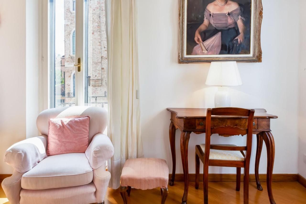 Apartment Elegant Two Bedroom In Venetian Style Venice
