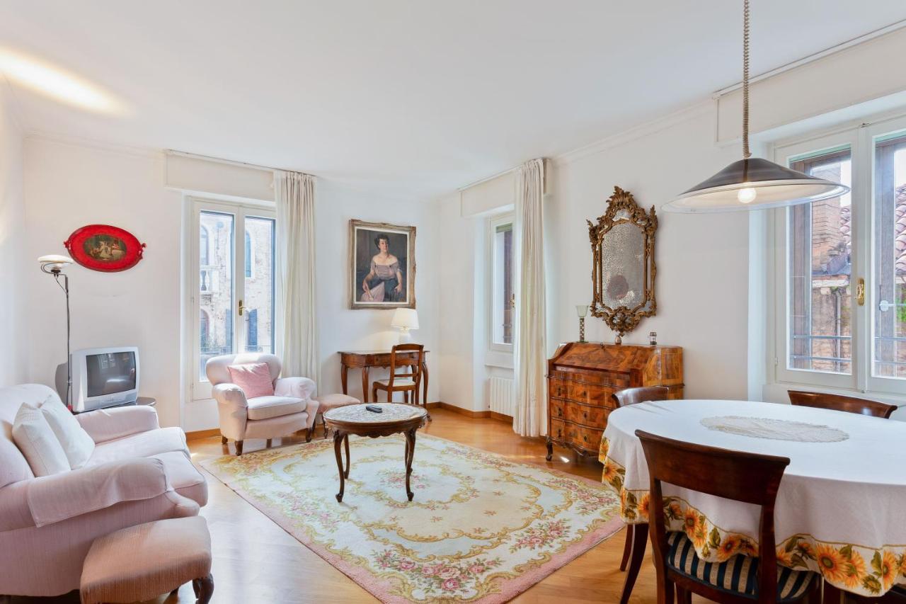 Elegant Two Bedroom In Venetian Style Venice