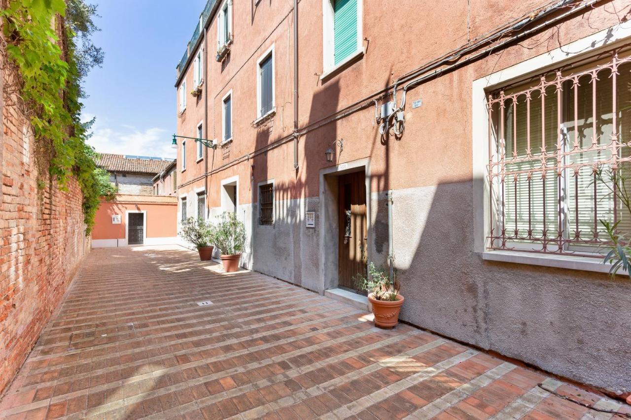 Elegant Two Bedroom In Venetian Style Apartment Venice