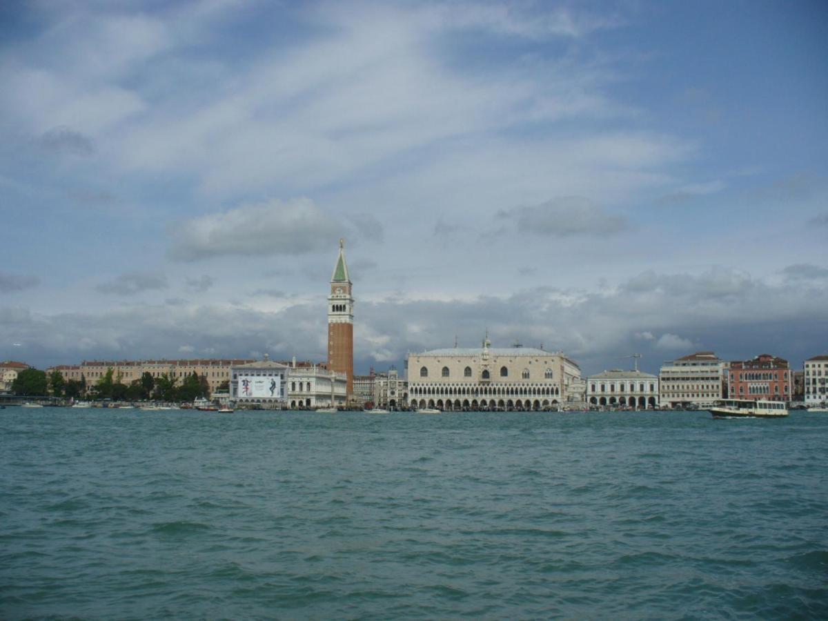 A Casa Tua Dietro Piazza San Marco *