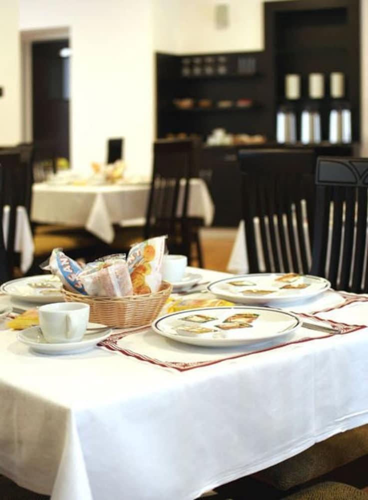 Hotel Mary 3*