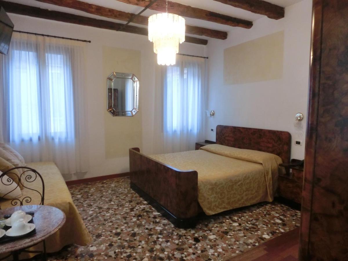 Art Deco Guest house
