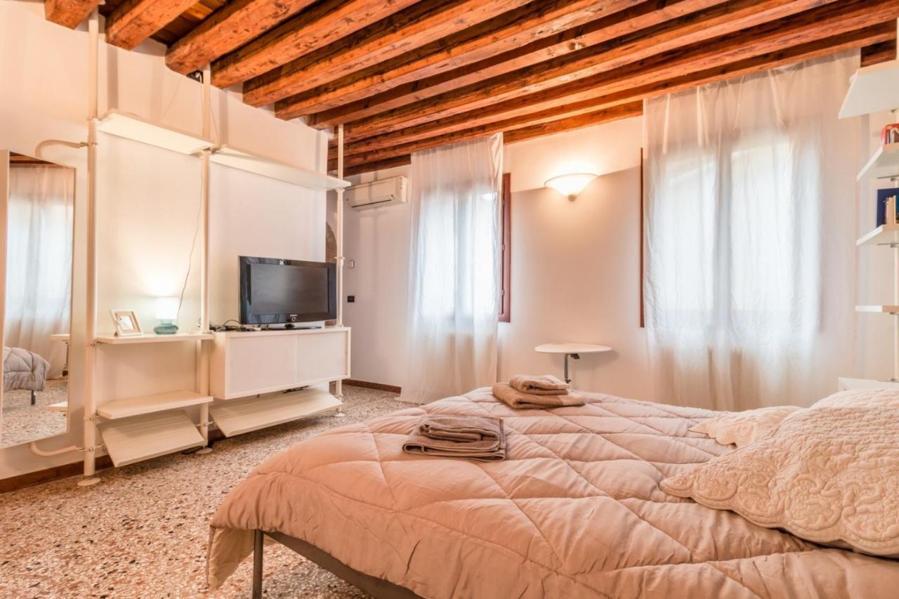 Lionhost Ruga Giuffa 4834