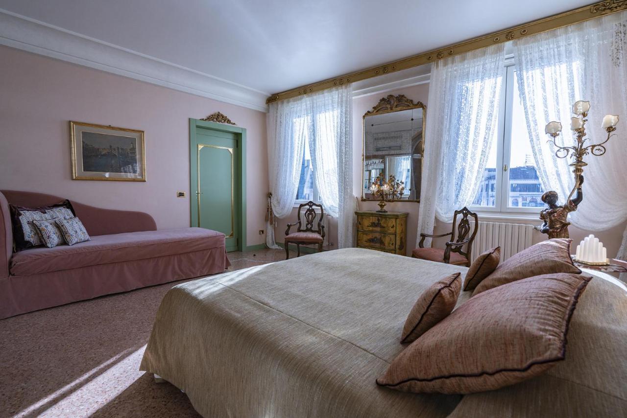 Ca' Degli Specchi Grand Canal Apartment *