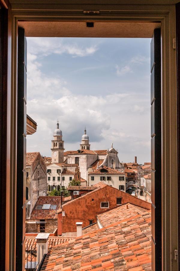 Carmini Canal View And Balcony With Lift Venice