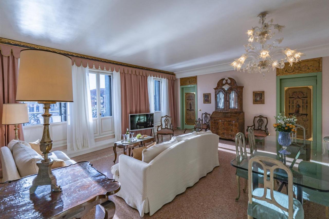 Ca' Degli Specchi Grand Canal Apartment *