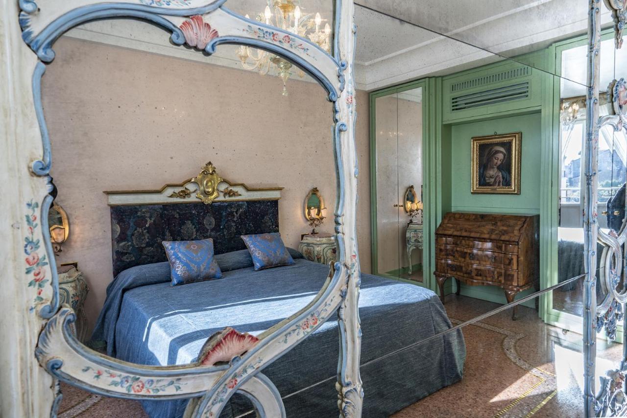 Ca' Degli Specchi Grand Canal Apartment