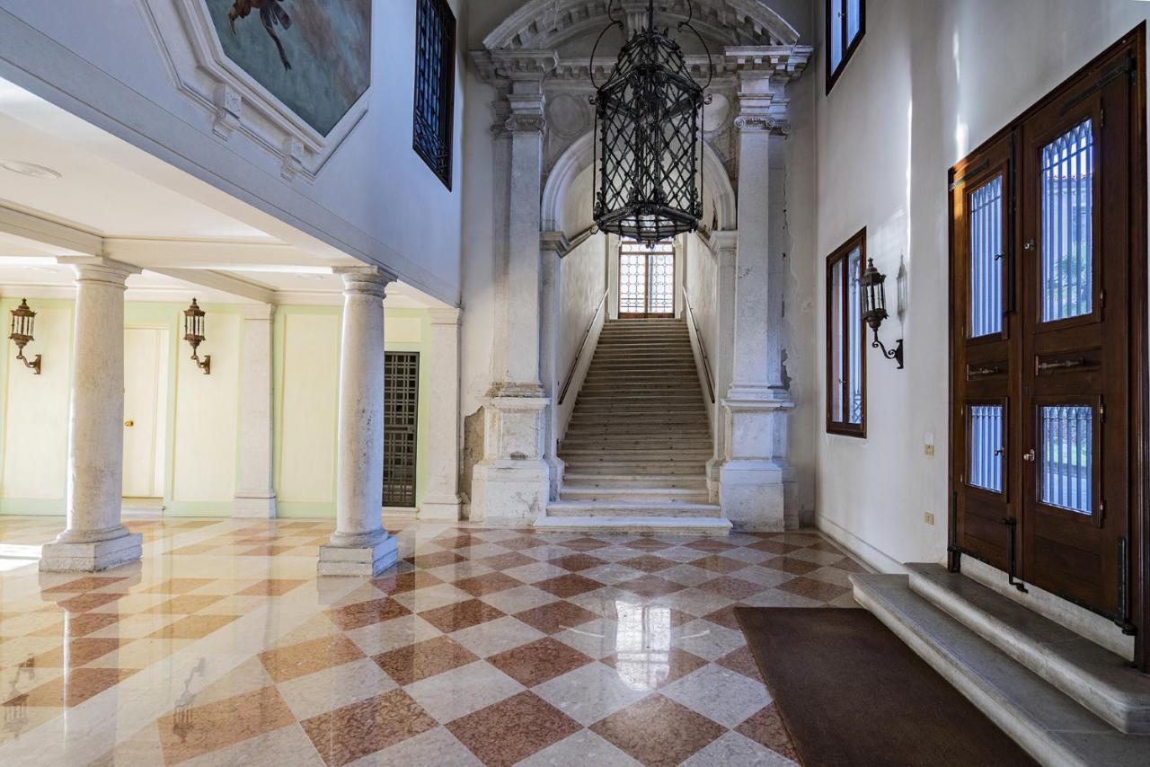 Ca' Degli Specchi Grand Canal Apartment