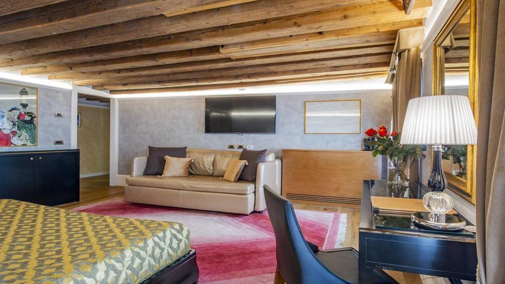 Ego' Boutique - The Silk Road 4*