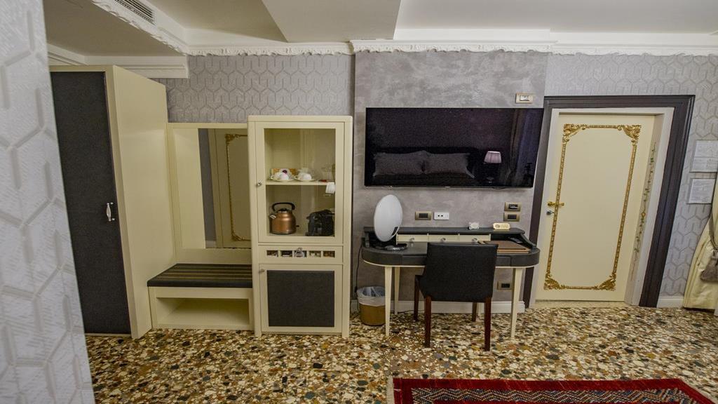 Ego' Boutique - The Silk Road 4*