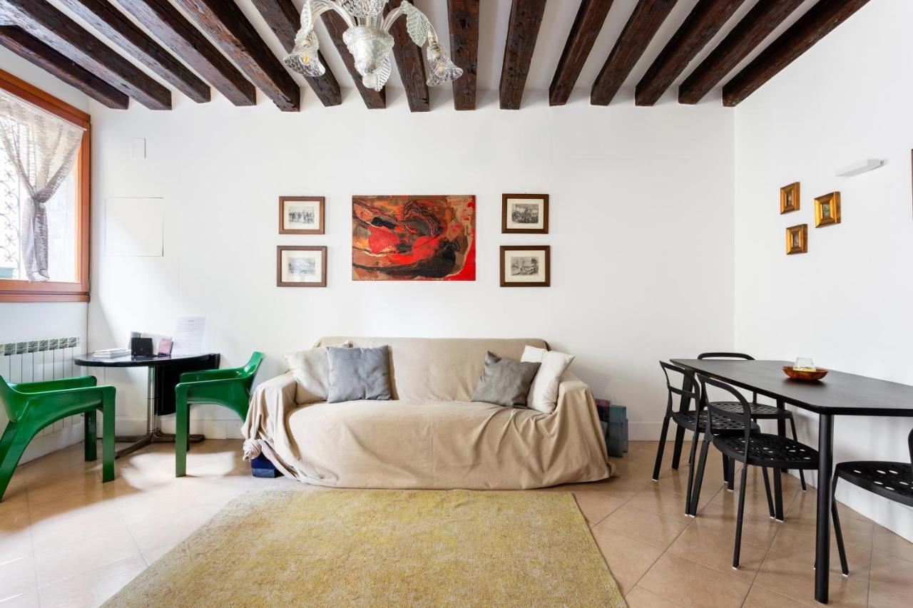 Riva Di Biasio Lovely Flat *