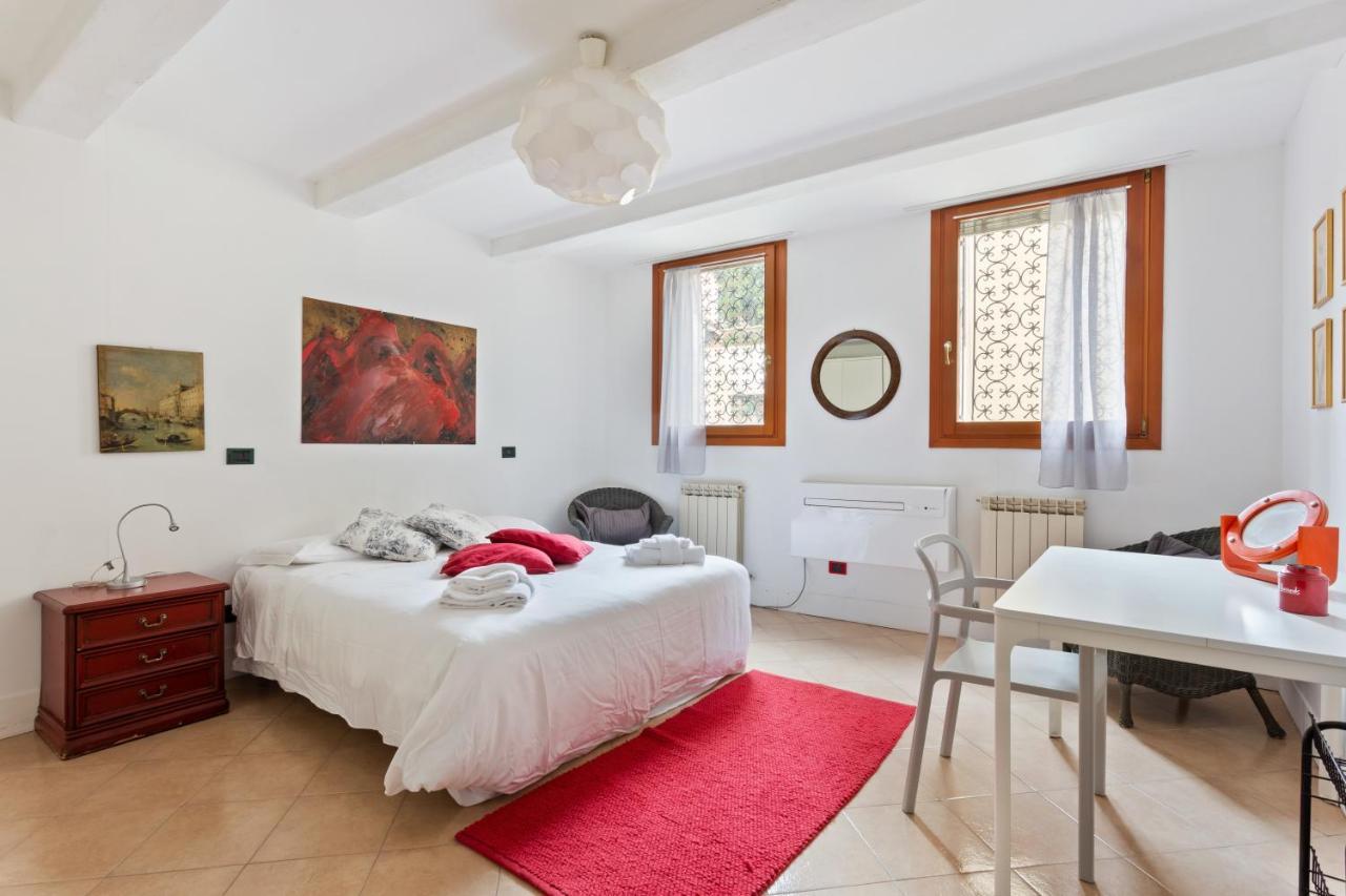 Riva Di Biasio Lovely Flat Venice