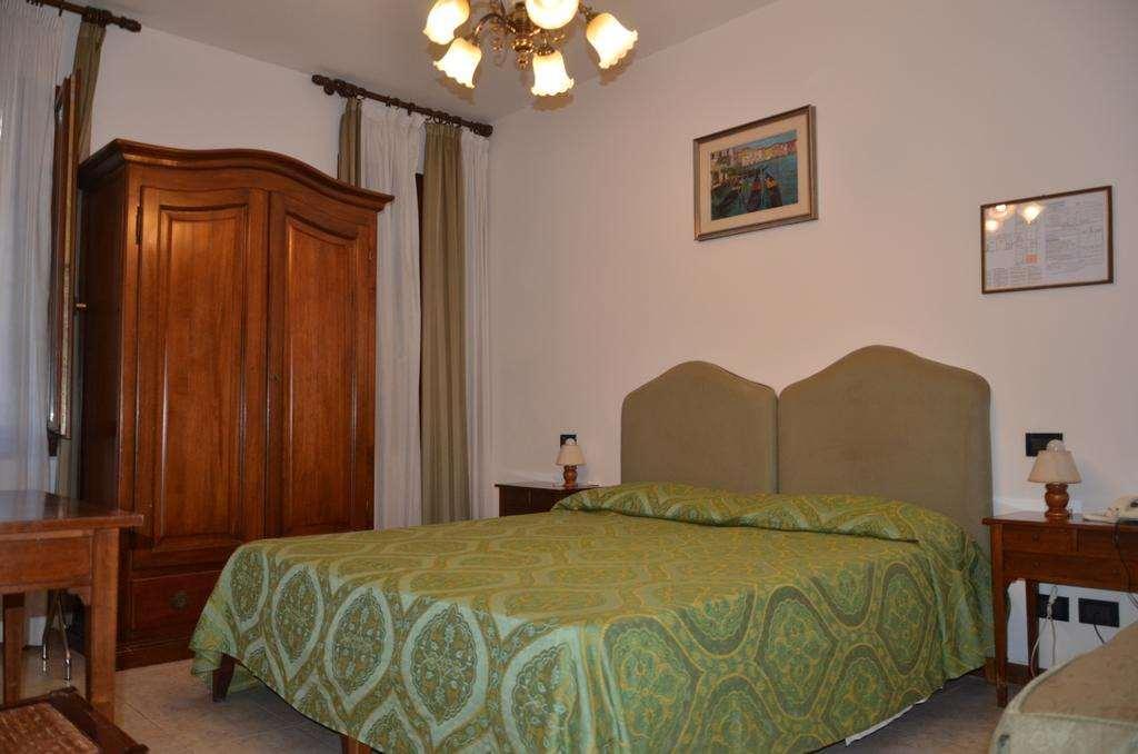 Iris Hotel