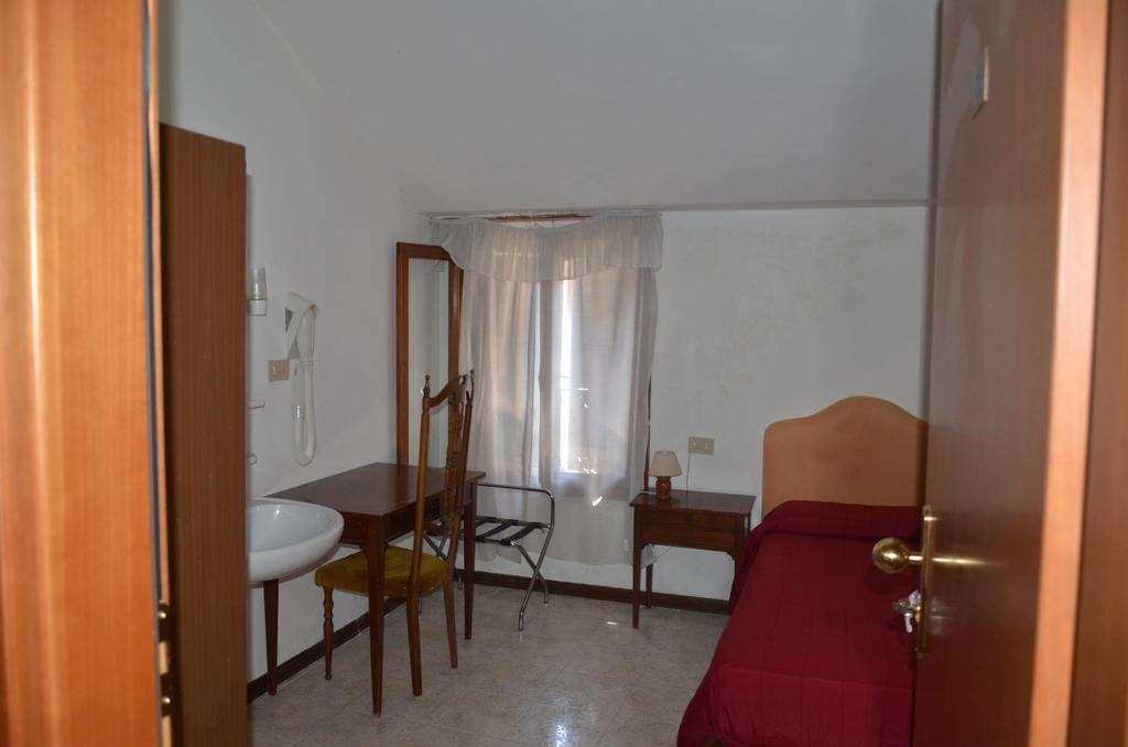Iris Hotel 2*