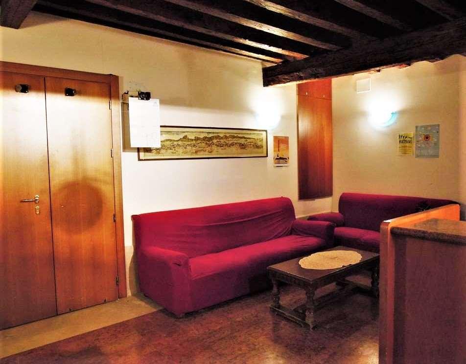 Iris Hotel 2*