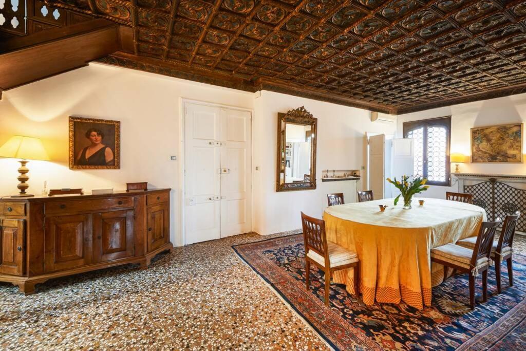 Apartment Ca' Fenice, Charming In San Marco, Sleep 7 Venice