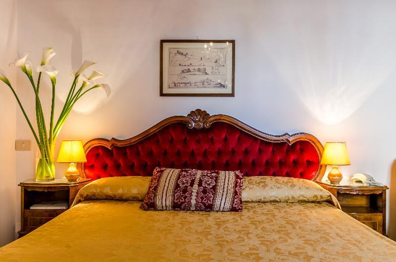 Ariel Silva Hotel 2*