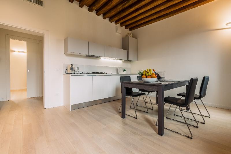 Charming Palace Corte Del Teatro Aparthotel 3*