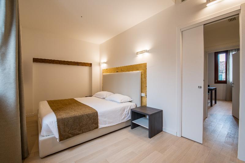 Charming Palace Corte Del Teatro Aparthotel