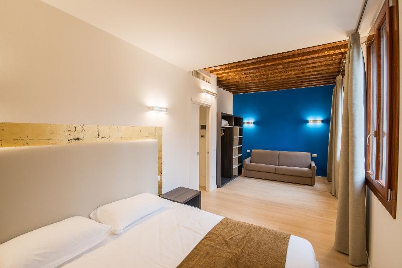 Charming Palace Corte Del Teatro 3*