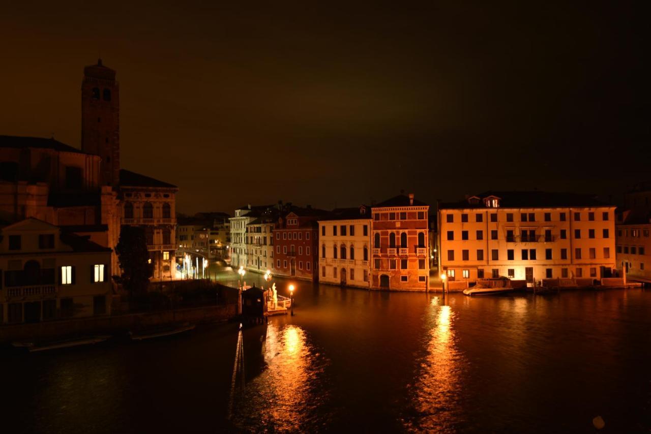 Acomodação com café da manhã  Vista Sul Canal Grande Veneza