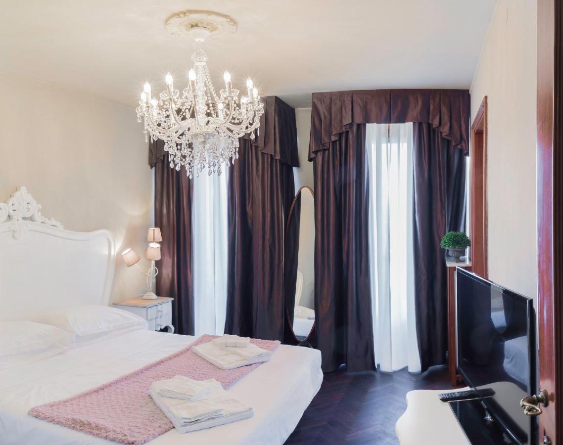 Rialto Canal View With Terrace And Balcony By Wonderful Italy * Venezia