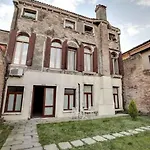 Venice Garden