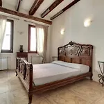 Venice Traditional Home With Terrace