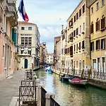 Casa Anna - elegance - brightness - canal view