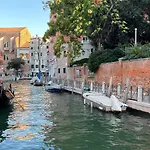 Venice Luxury Suite - Private Jacuzzi And Design