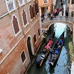 Leoncini With A Wonderful Canal View