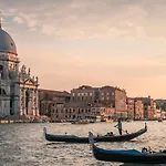 Venice Gold Room