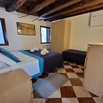 Veneziacentopercento Apartments & Rooms