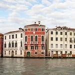 Rubino Flat Canal View