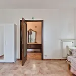 Arish Downtown Venice Apartment