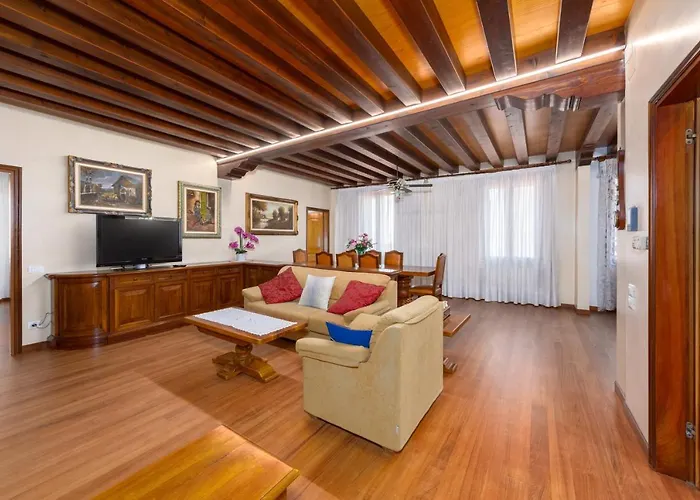 Giulia House